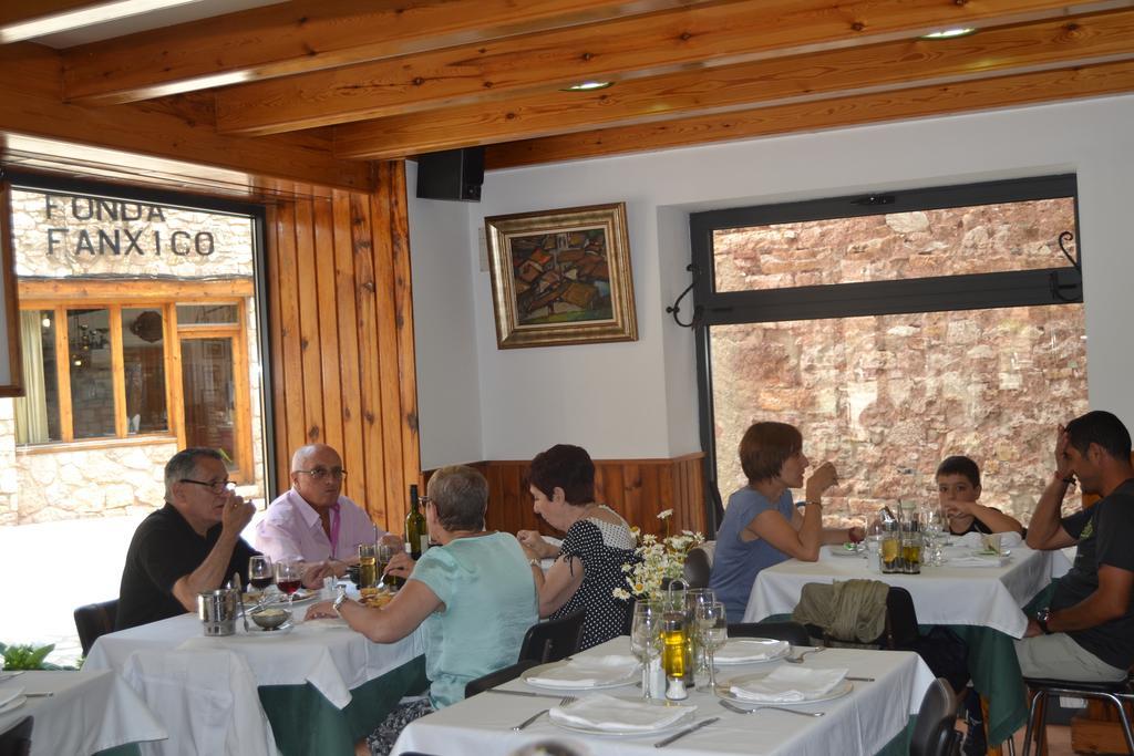 קסטלאר דה נוג Hostal La Muntanya מראה חיצוני תמונה